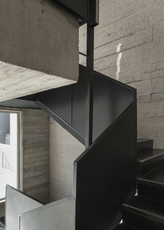 阿根廷建筑师协会总部 · 混凝土与绿意的共生-29