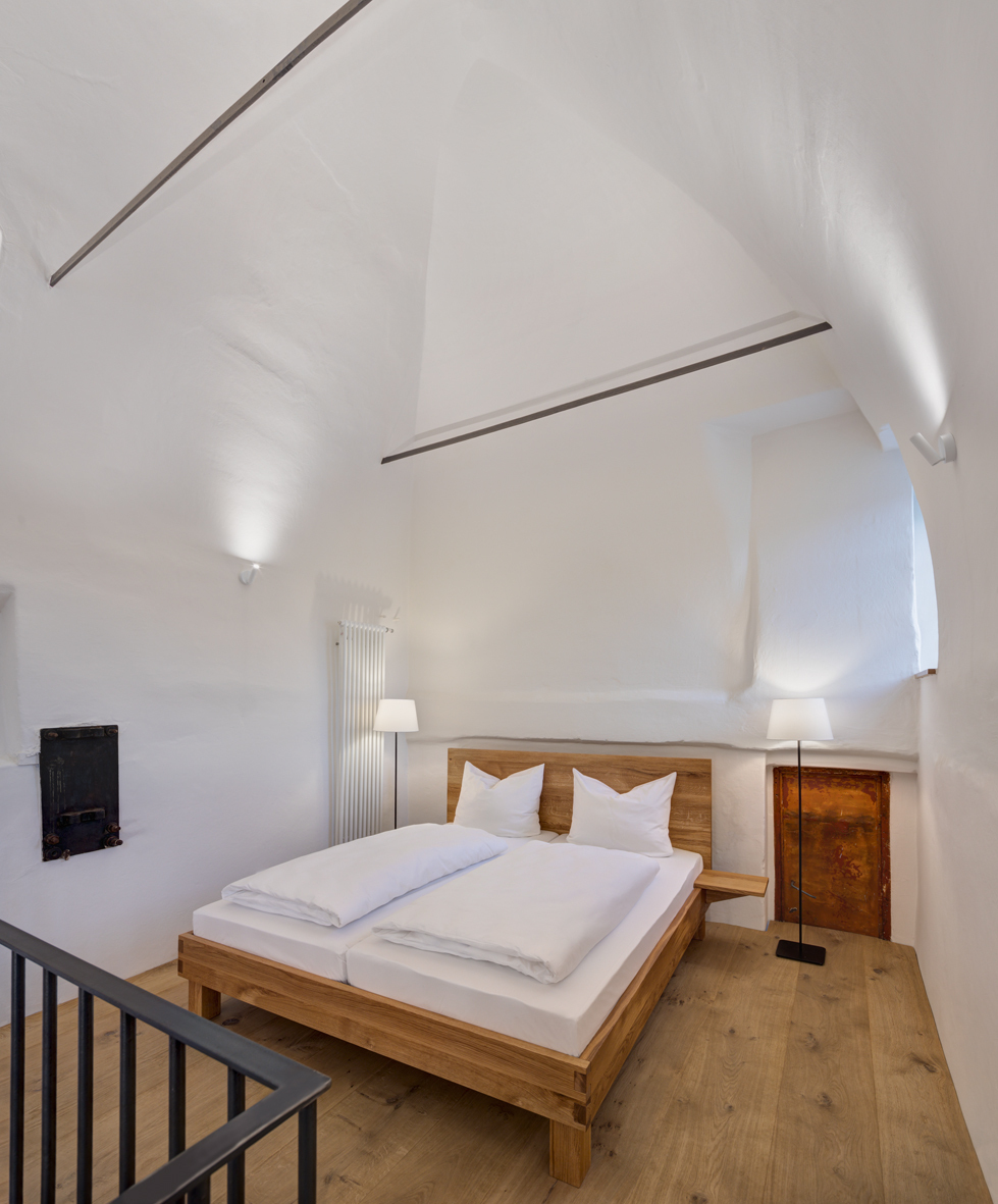 废弃酒厂重生,酒店设计演绎复古工业风-14