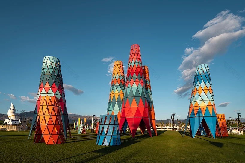 沙漠音乐节中的彩色高塔-8