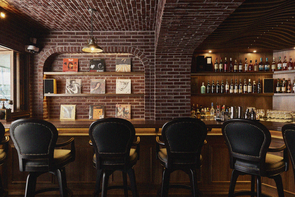 巴塞罗那古典奢华餐厅设计-7