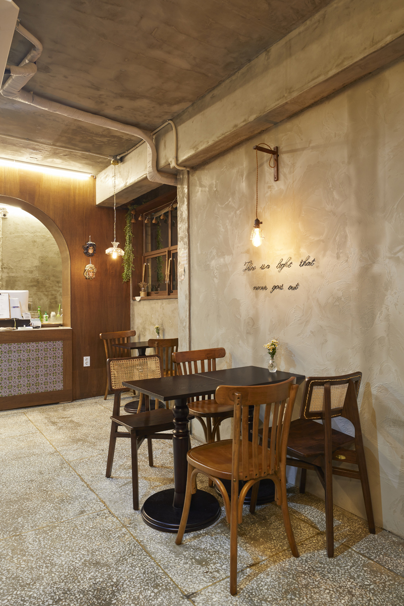 温馨十坪咖啡馆，打造简约纯真空间-6