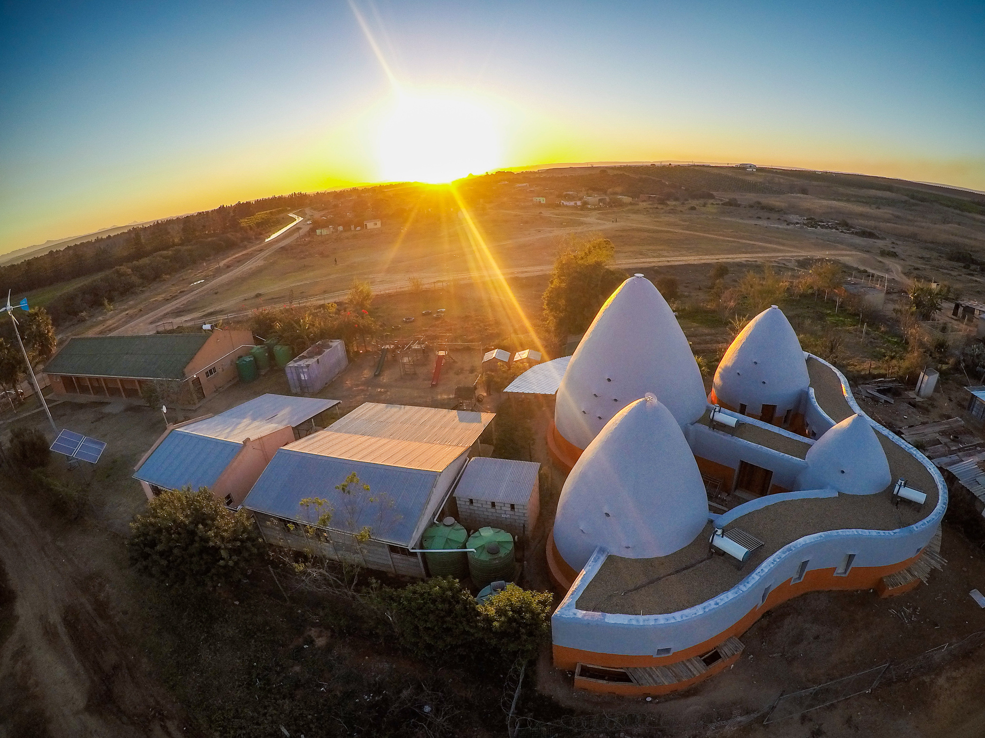 南非 Langbos 社区儿童中心 | 土筑多功能空间-18