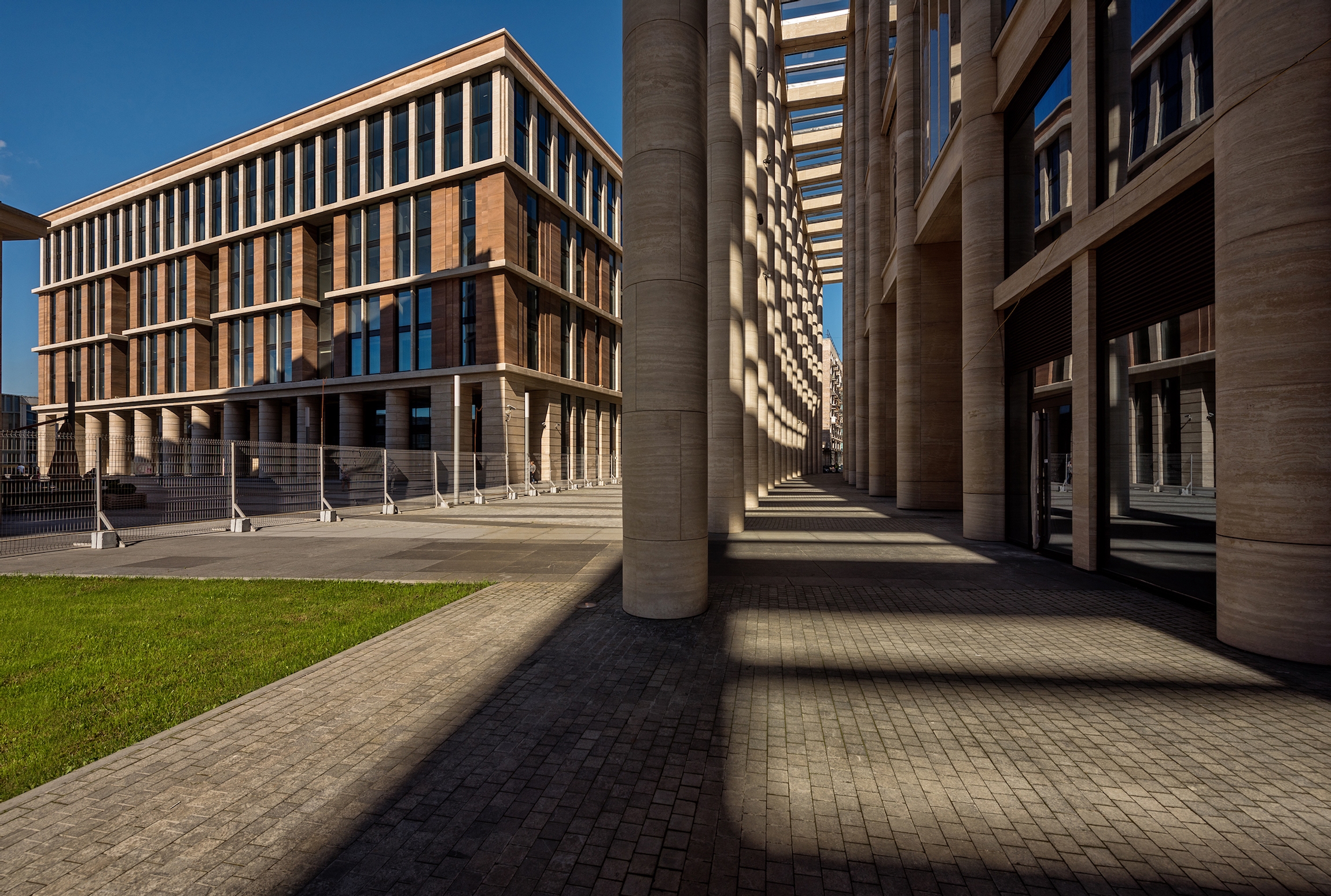 Àäìèíèñòðàòèâíûé è îáùåñòâåííî-äåëîâîé êîìïëåêñ «Íåâñêàÿ ðàòóøà»-40