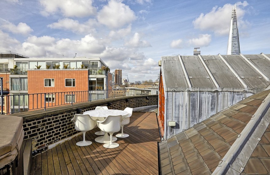 Tower Bridge London Apartment in a Converted Victorian Leather Warehouse-24