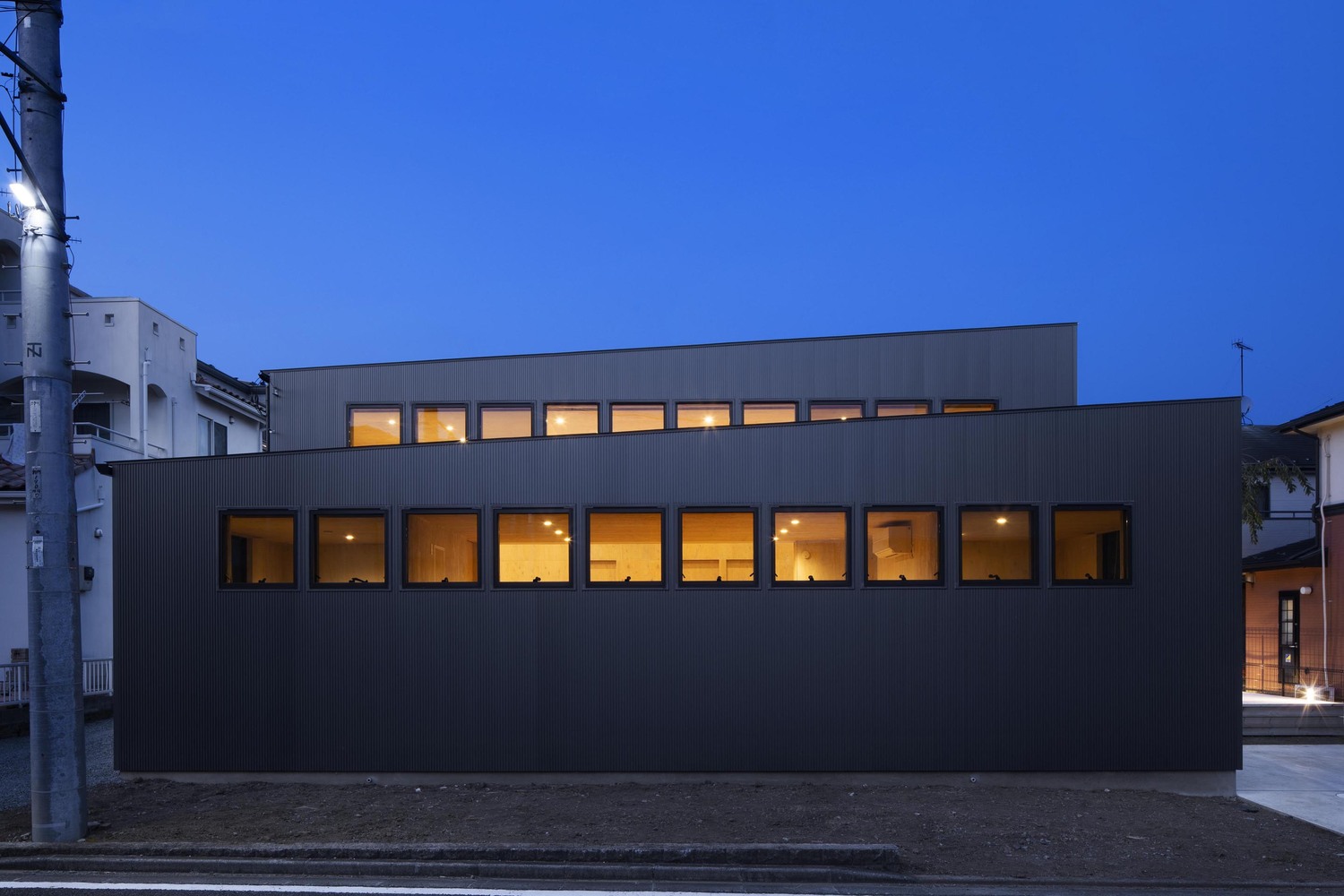 对称简约的日本 HOUSE·W 住宅-27