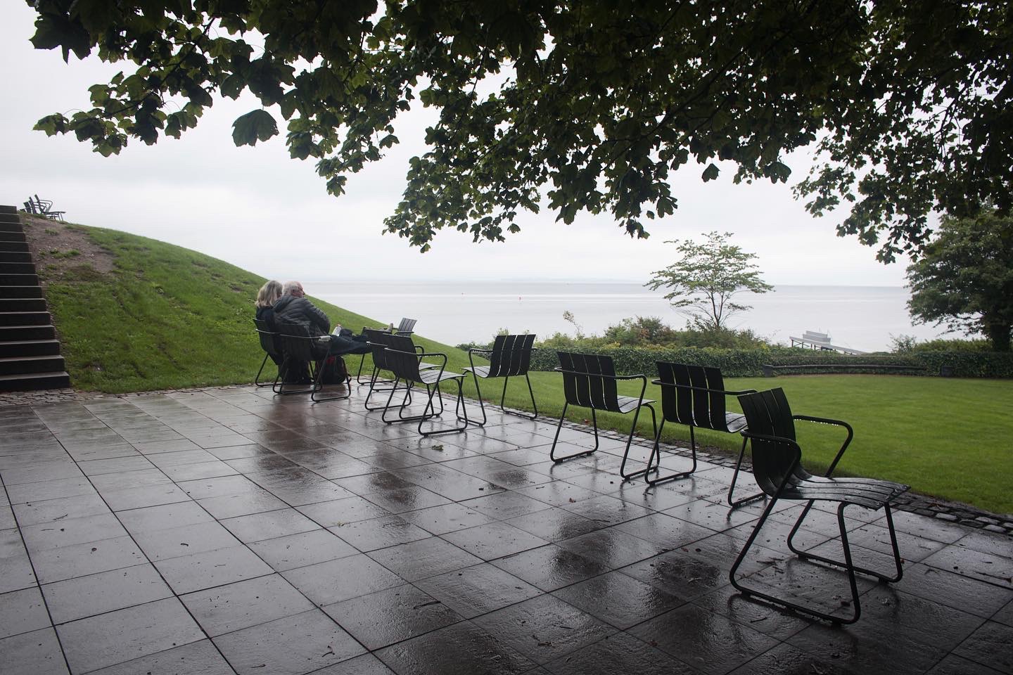 デンマークの海岸線に位置する世界一美しいと称される環境に溶け込む美術館「ルイジアナ美術館」 - #casa-7