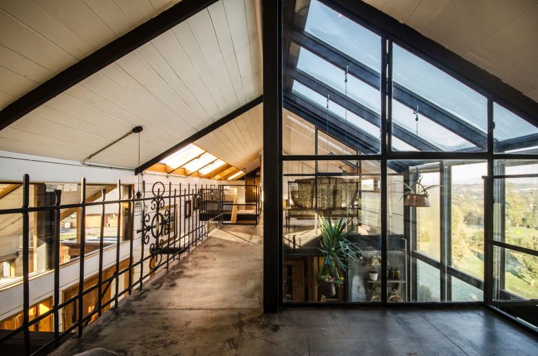 智利某回收材料改造住宅-16