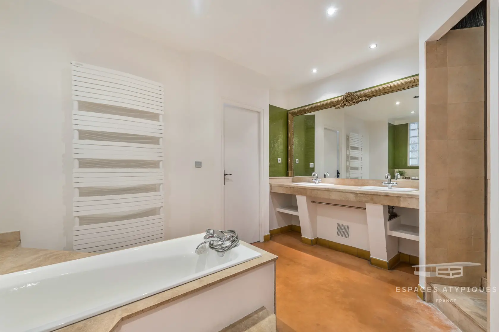 阳光绿意 | 前里昂邮局阁楼翻新设计-13