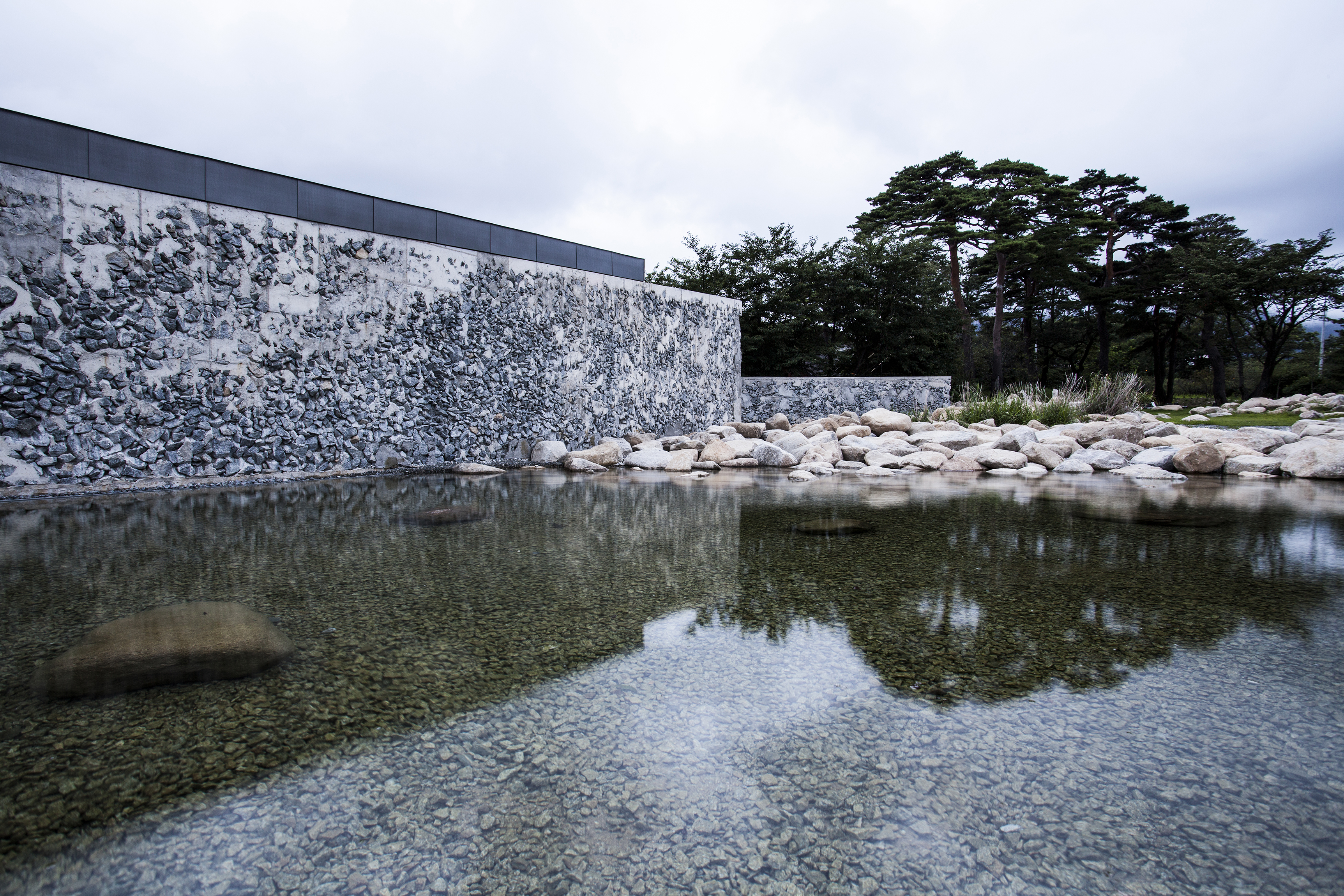 山风松韵的雕塑画廊——韩国 Bauzium 美术馆-26