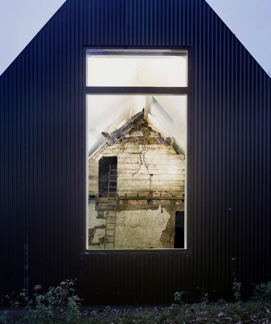 The Remains of an XVII Century Cottage Encapsulated in a Modern Home-25