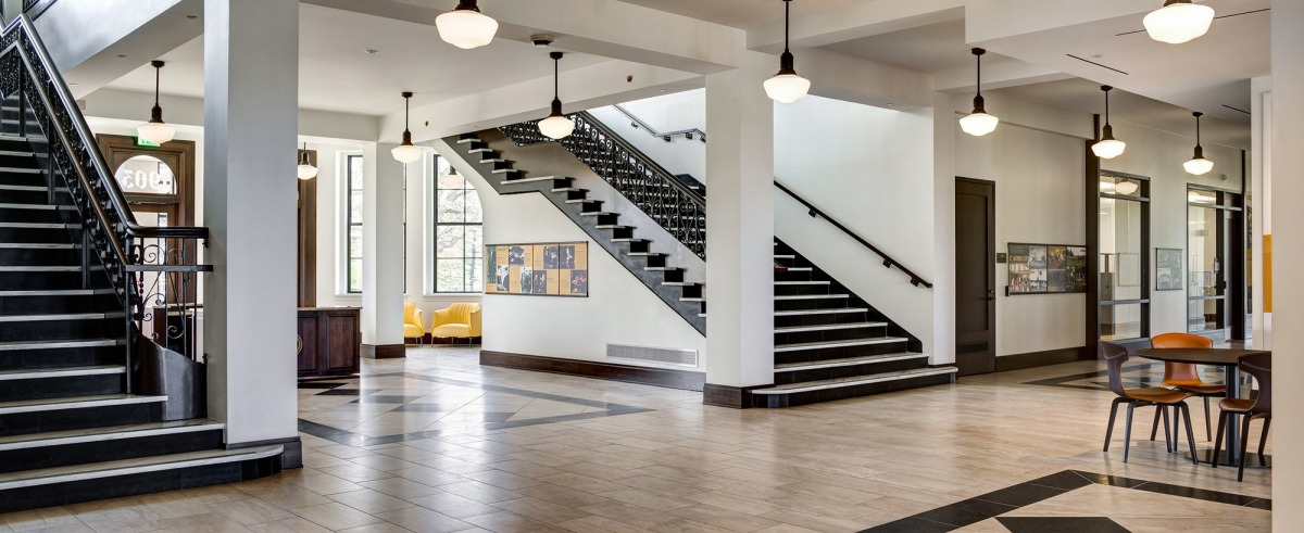 西密歇根大学校友中心 | 历史与现代的完美融合-10