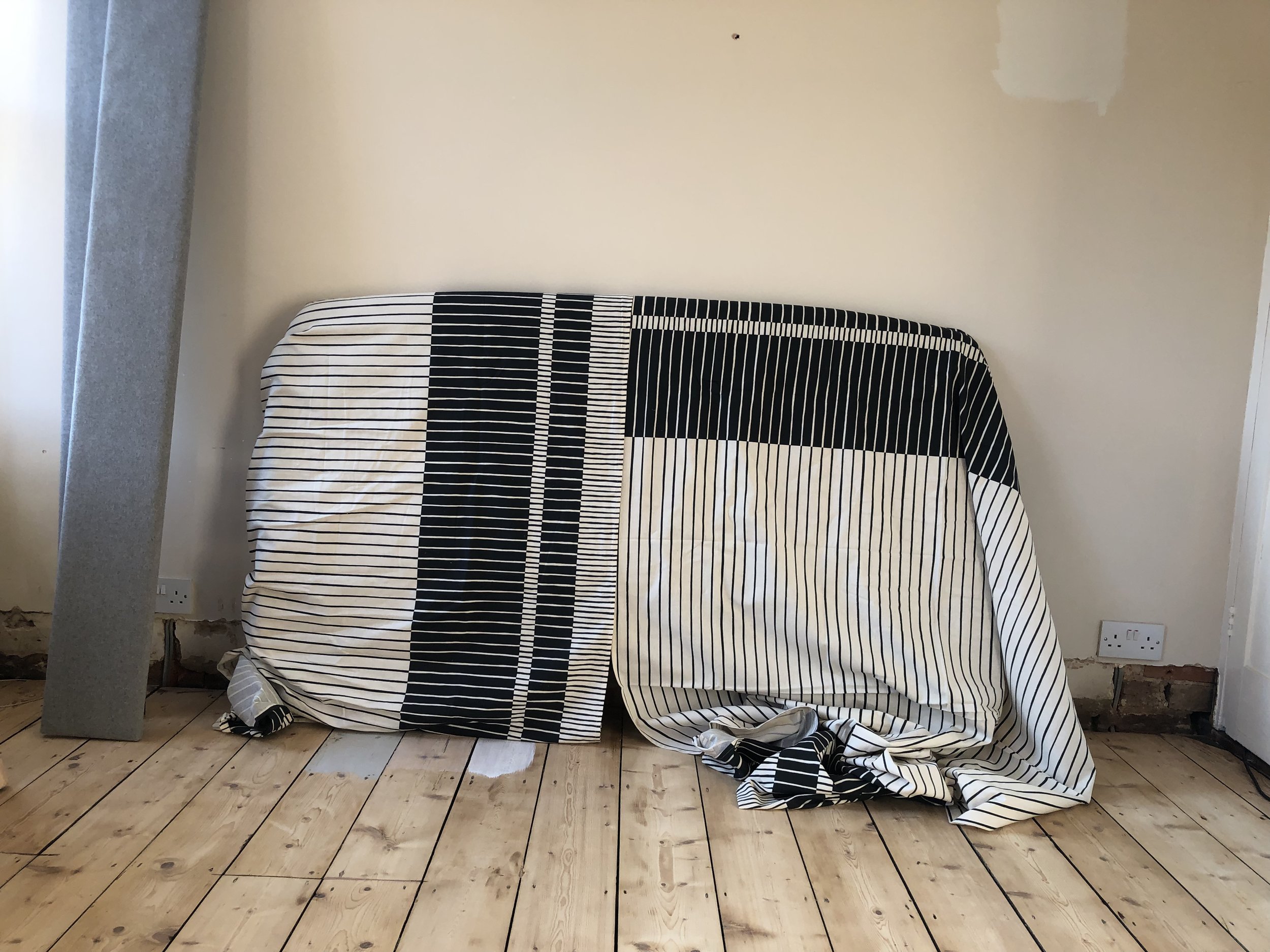 用桌布重新装饰床架改造主卧项目丨luke arthur wells-11