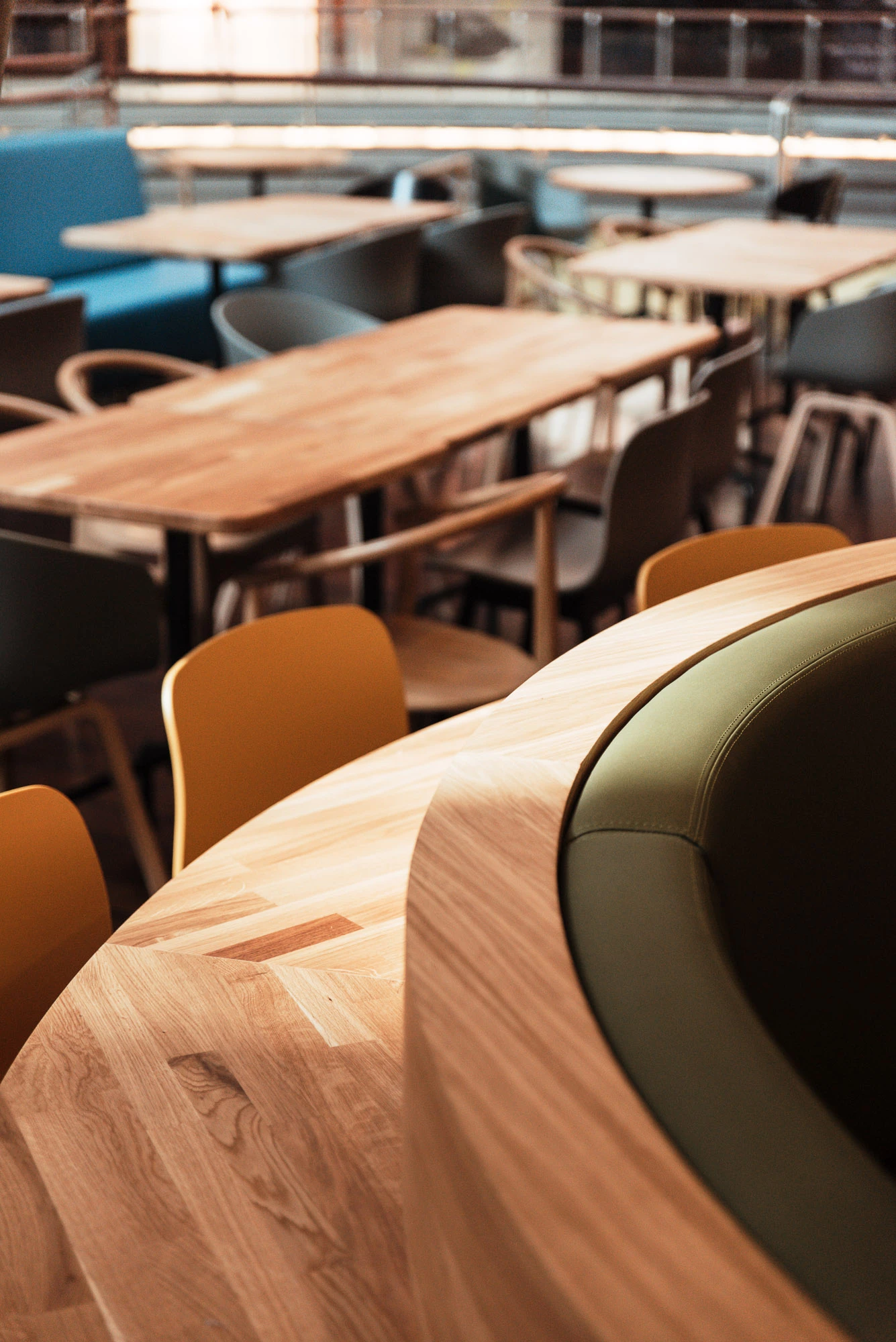 波兰 Stary Browar 购物中心现代厨房风格美食广场-25