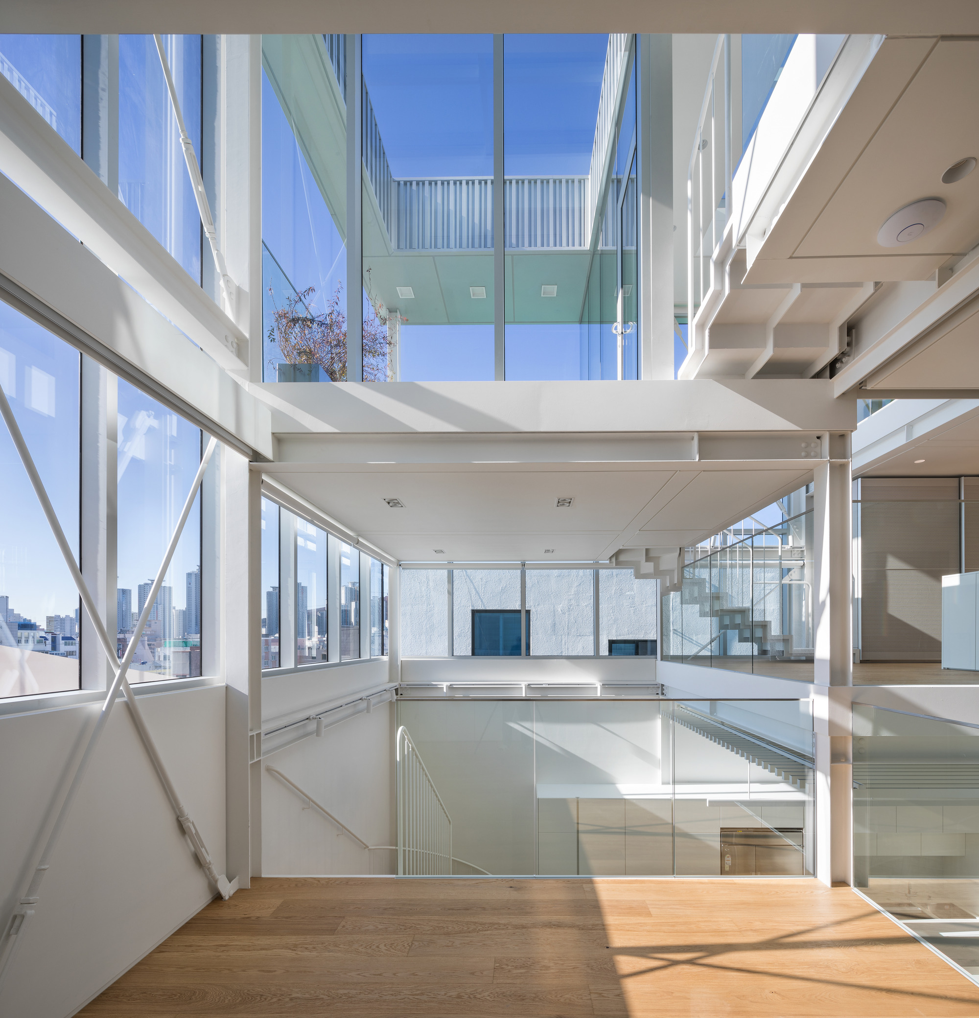 Light Hollow / YounghanChung Architects-28