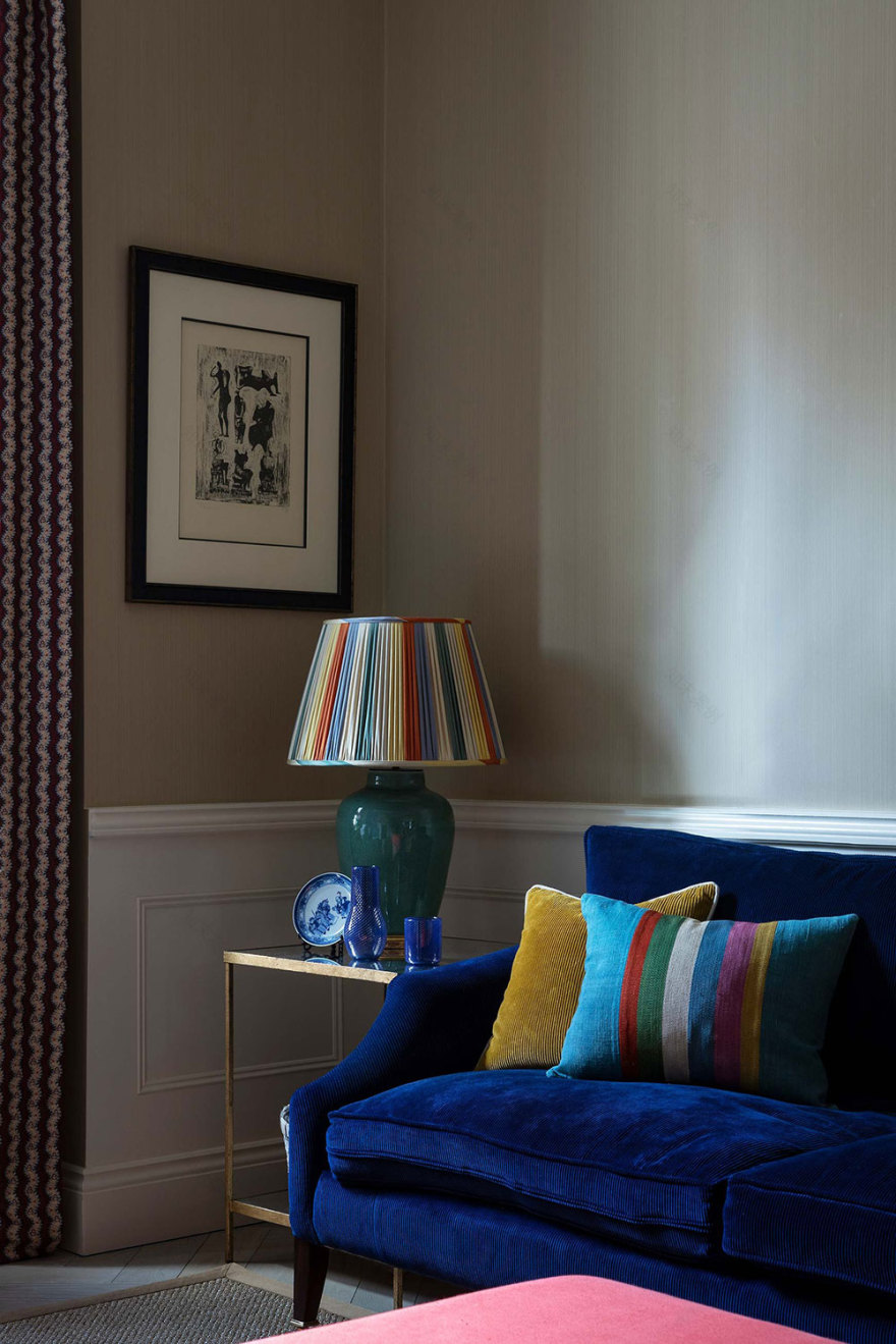 英国小城彩色家庭住宅设计-10