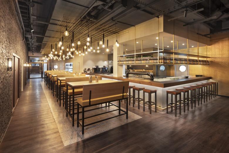 斯图加特市政厅地下室餐馆丨德国斯图加特丨DIA Dittel Architekten-0