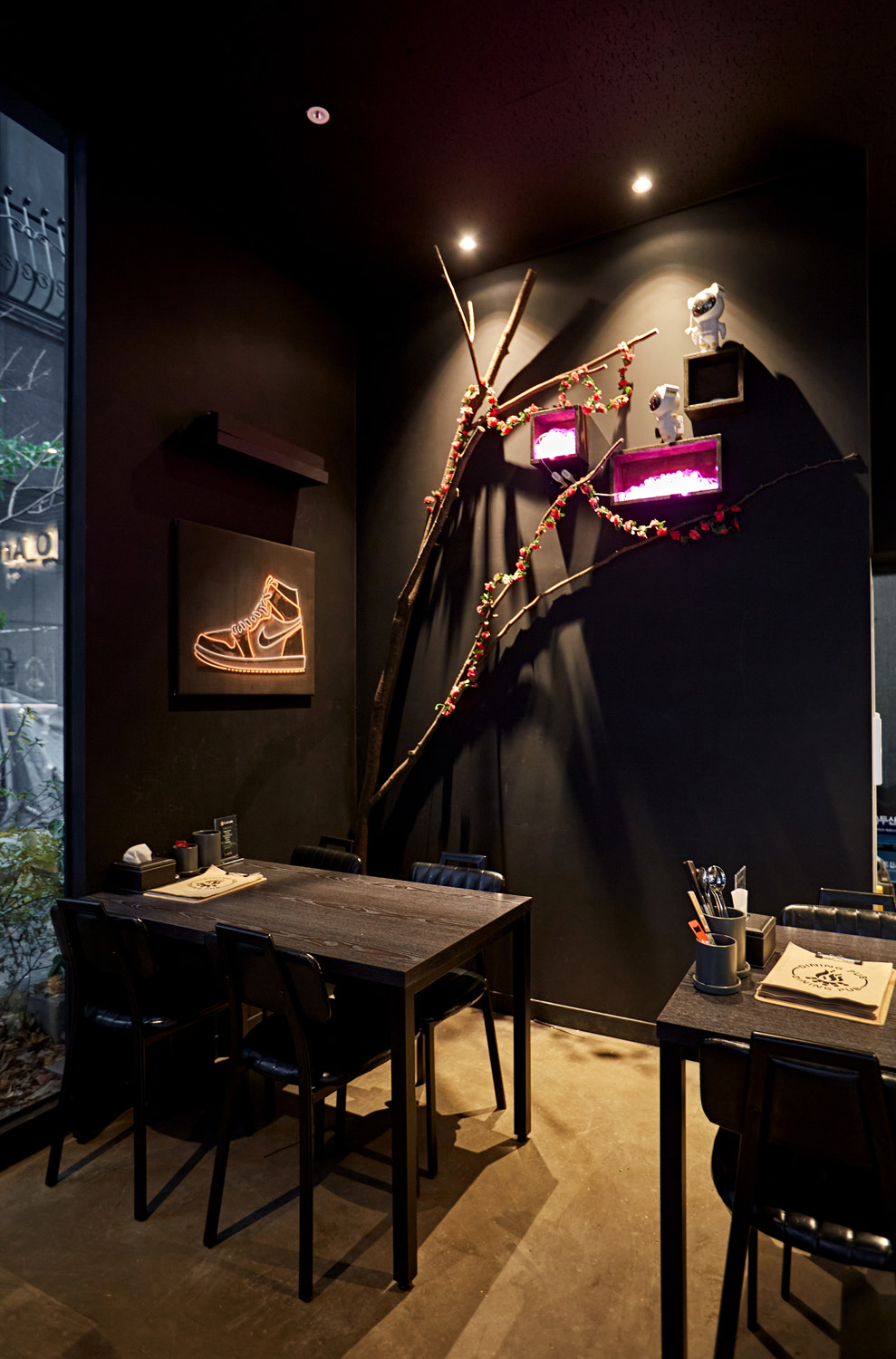 黑色乡村风格的 16 平米小酒馆设计-15