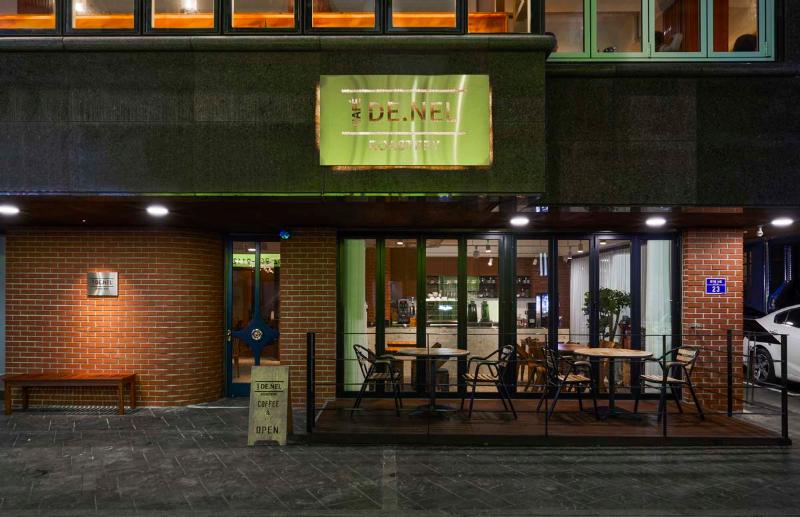 现代简约 22 平米咖啡厅，大理石与木头的温馨空间-23