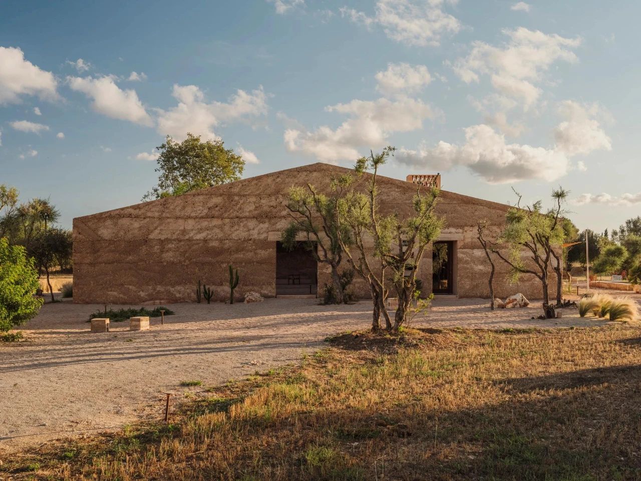 Ca Na Pau,马略卡岛上一座用泥土建造的当代住宅丨Munarq-1