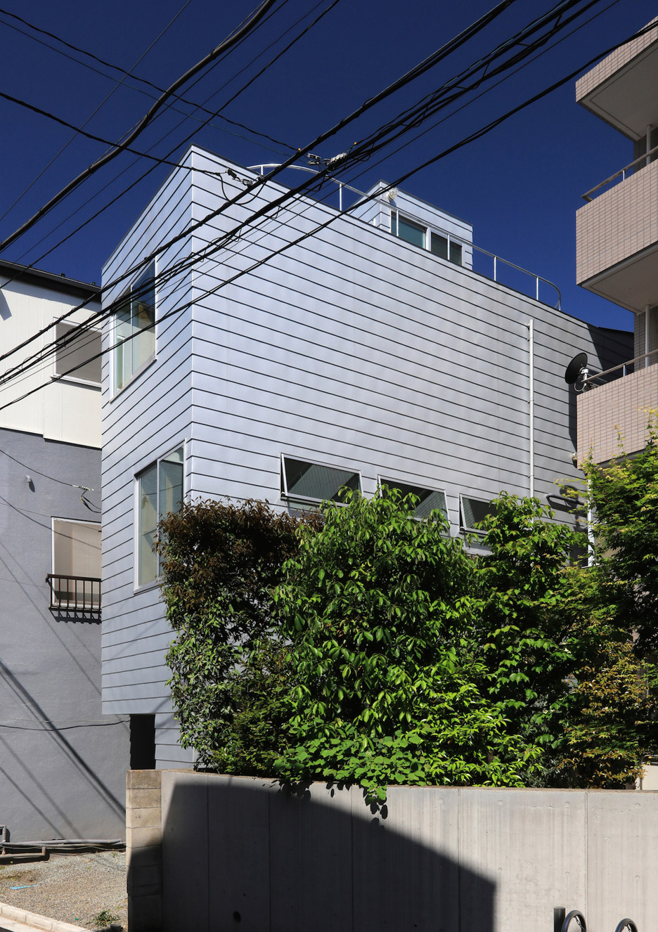 错层手法为四米宽的东京住宅增添无限魅力-0