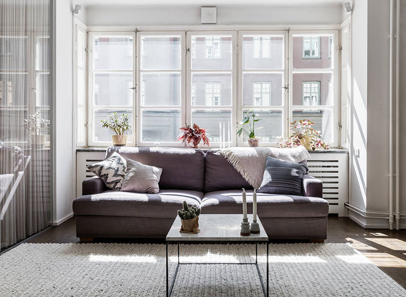 瑞典 65 平米开放式公寓 | 全透明卧室、亮丽铜墙、狭长衣帽间-11