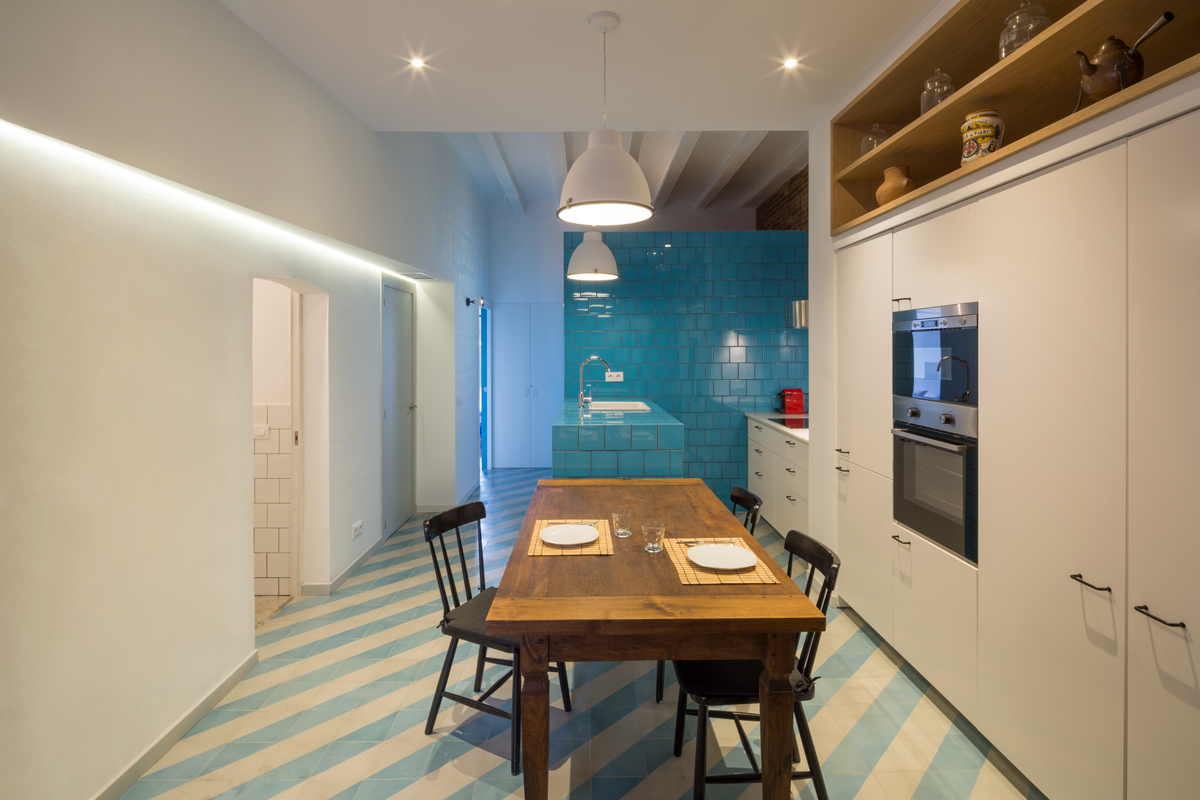 翻新公寓诠释“床与蓝色”的设计哲学-29