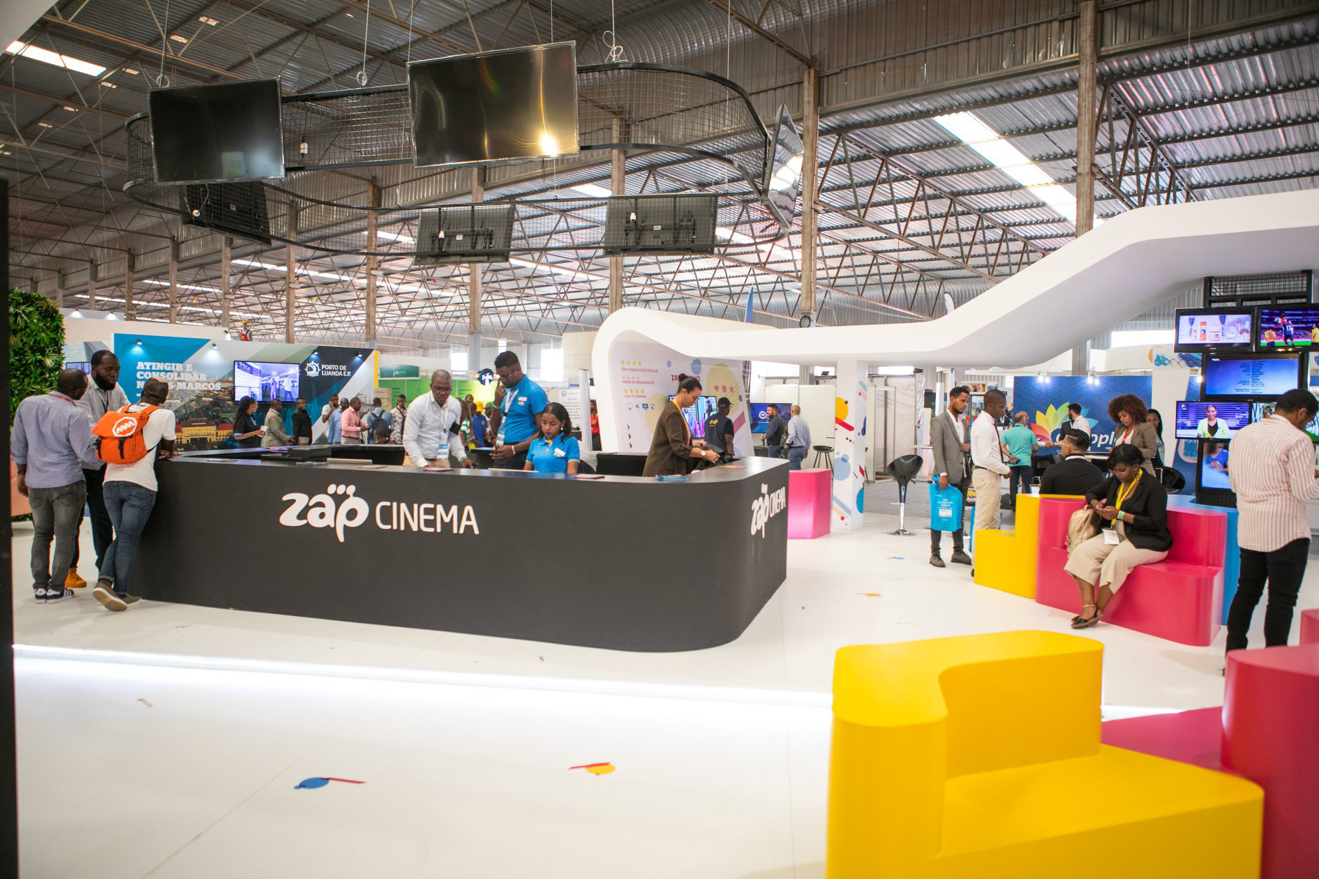 ZAP TV 频道展位设计丨BØRN Angola-15