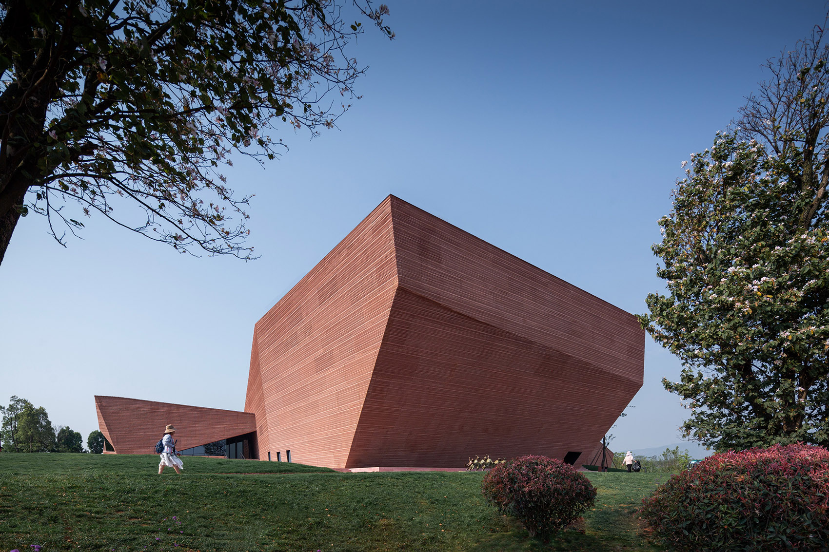 云南东风韵艺术中心 | 红土地上的现代石雕艺术-137