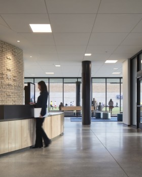 Wheeler Kearns Architects 打造温馨社区氛围的校园扩建