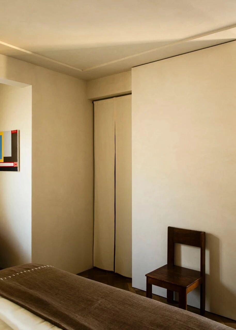 宁静而优雅的城市居所·巴黎公寓丨法国巴黎丨比利时室内设计师玛丽·斯塔兹巴德（Marie Stadsbader）-26