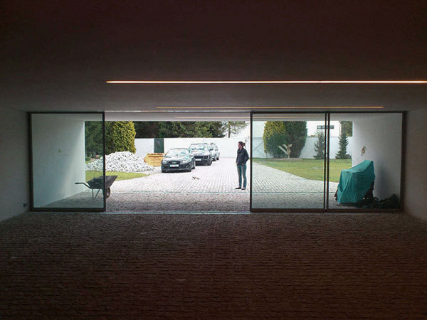 带屋顶高尔夫球场和长车库的房子丨波兰丨KWK Promes-15