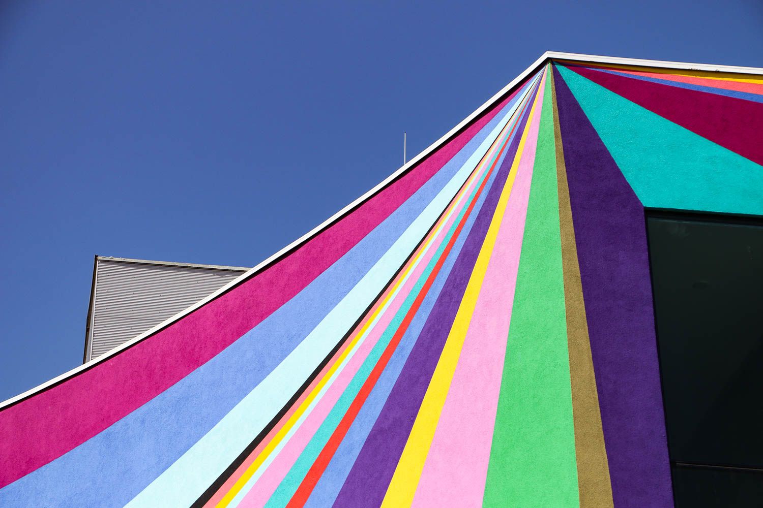 汤纳美术馆外墙几何壁画-25