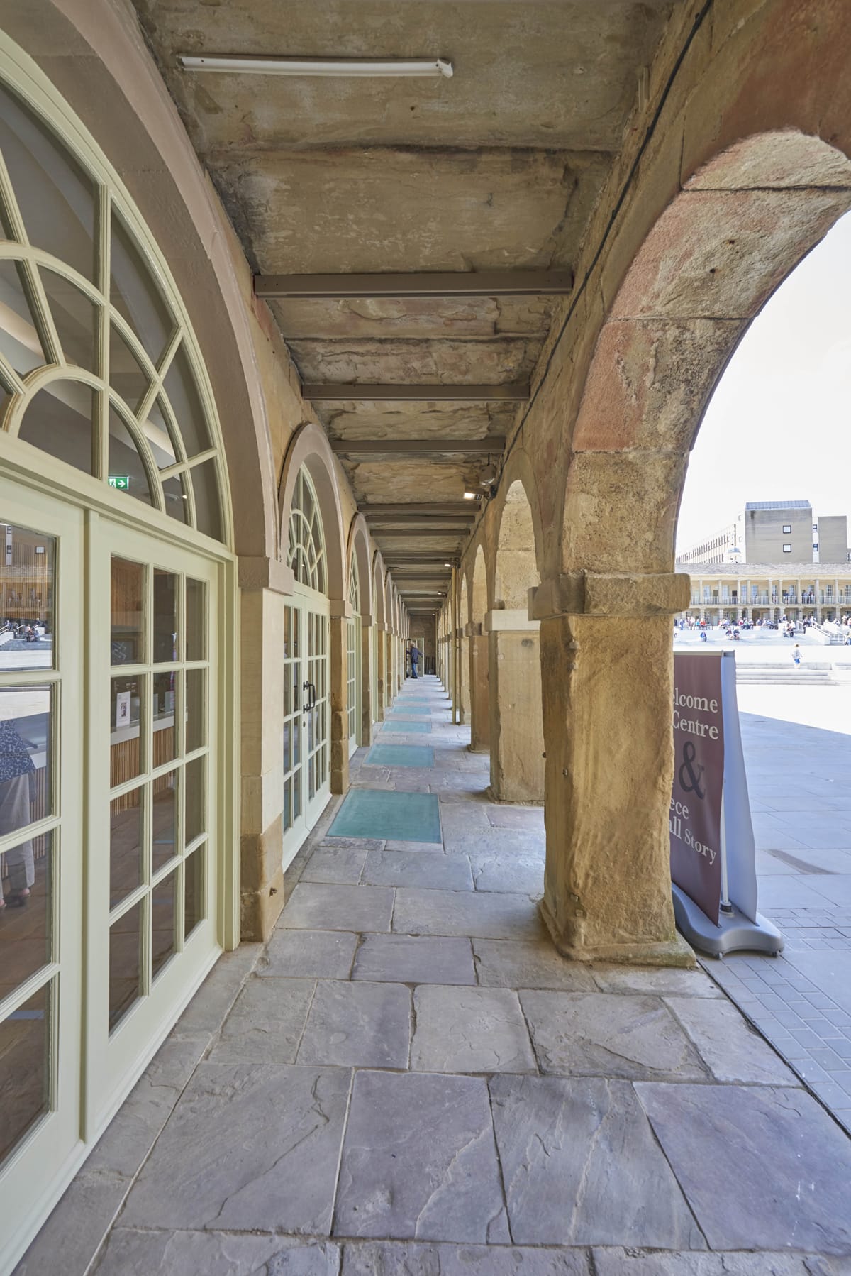 英国哈利法克斯 Piece Hall 广场 · 历史建筑的现代复兴-37