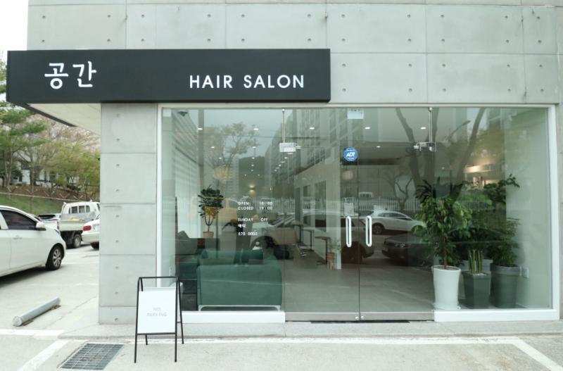 简约之美——15 平米美妆店的精致空间设计-11