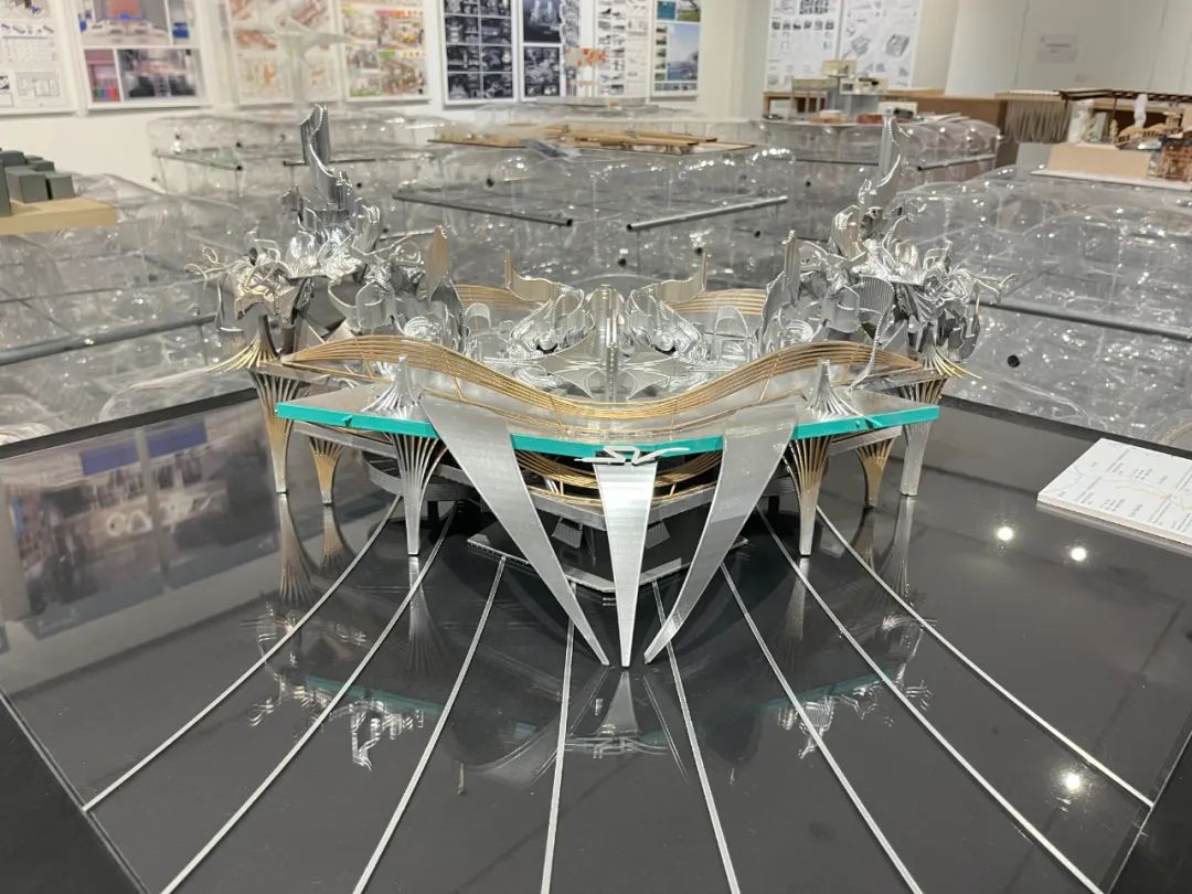 好亚！广美毕设将亚文化注入空间互动装置“掀翻”国潮！“未来科技感+虚拟商店平台+沉浸式换装体验”品牌核心价值拉满的叙事性空间设计-16