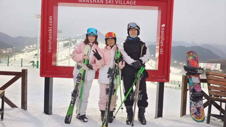 雪中温泉与滑雪的团队建设之旅丨中国北京-10