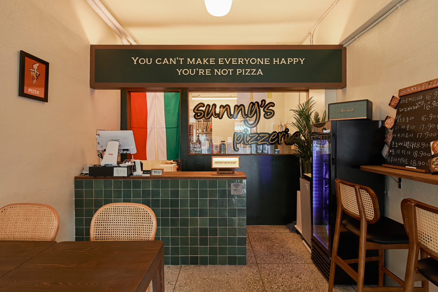 彩色点睛，7 平米小店的独特设计-4