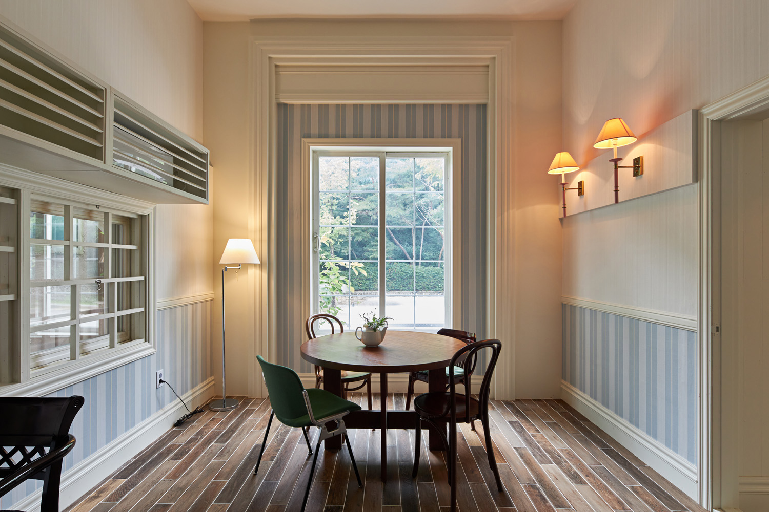 欧洲家庭住宅 | 水源咖啡厅的温馨设计-12