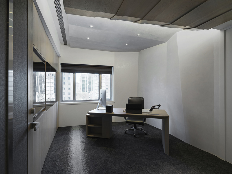 繁华都市中的高质感办公空间-17