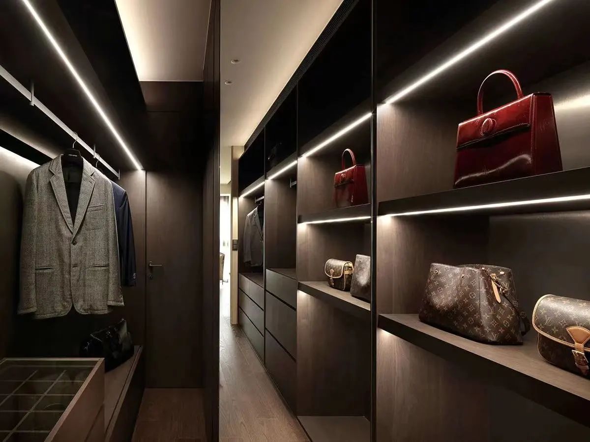 台中 132㎡灰棕色调住宅丨中国台中丨分子设计工作室-26