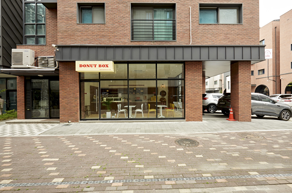 白色木屋 | 极简与自然的完美融合-2