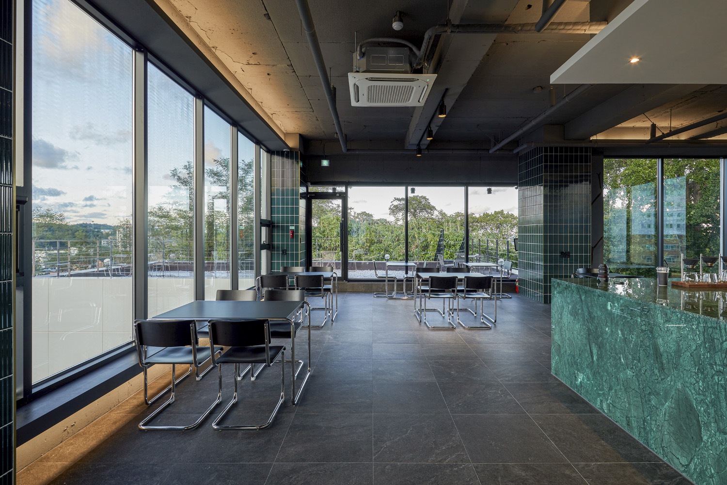 首尔 80 平咖啡厅，打造城市观景露台-7