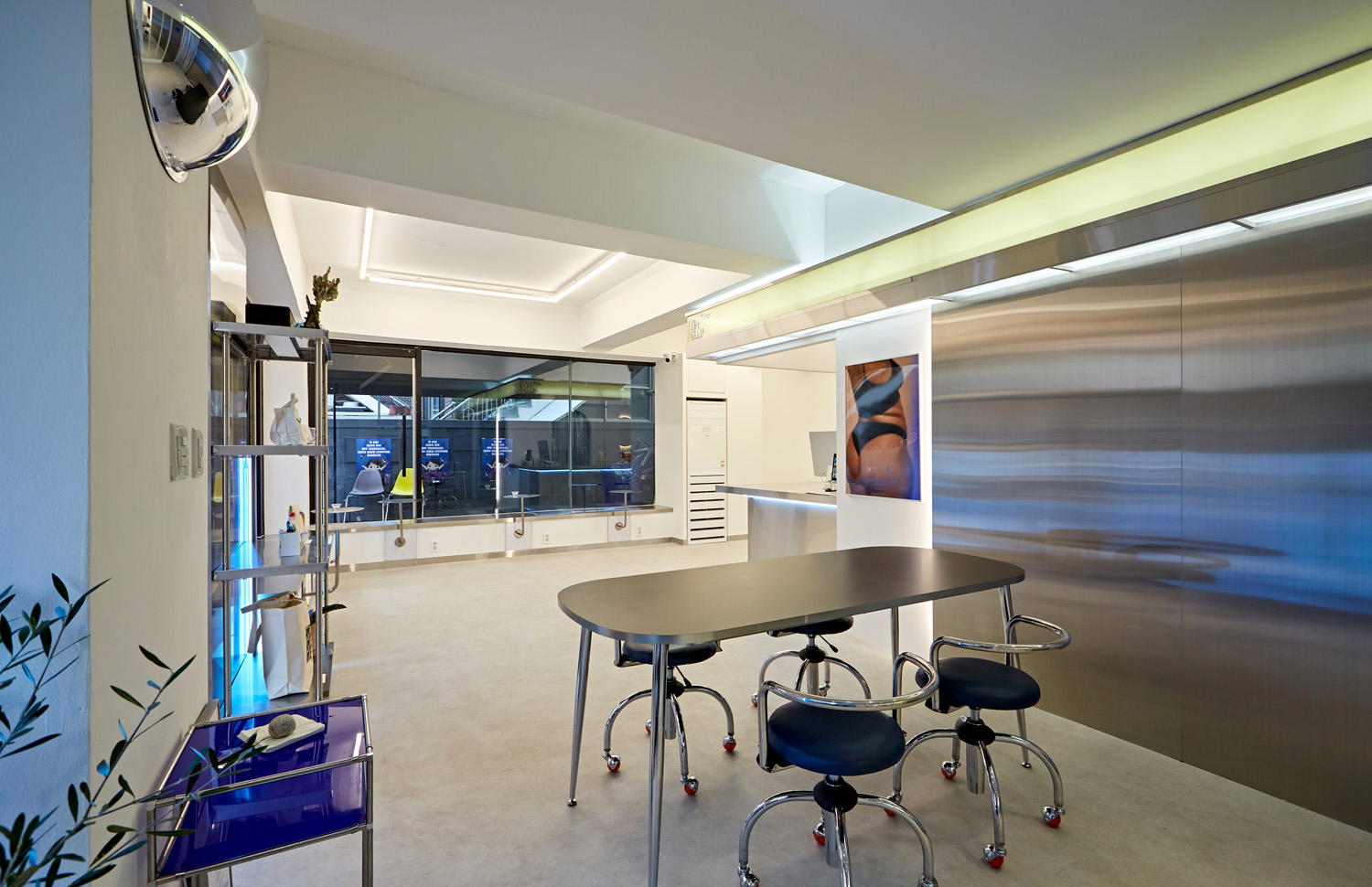 现代简约 18 平米咖啡厅设计-9