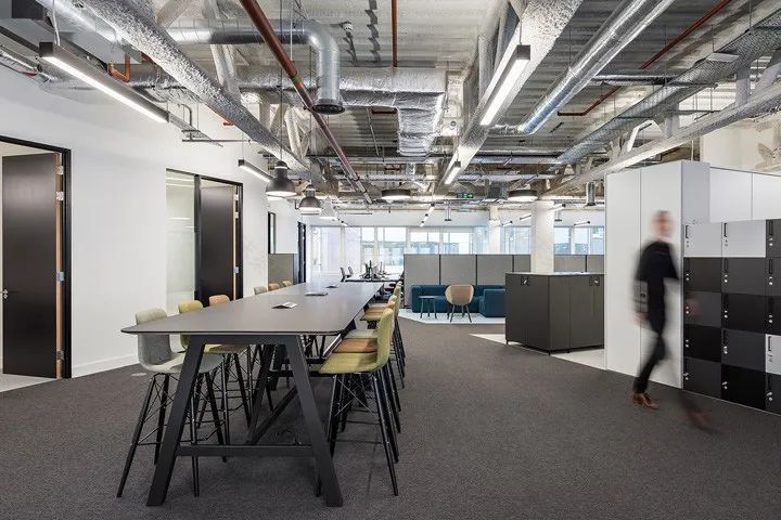 瑞士旅游集团 Kuoni 伦敦新办公室,极简设计打造优雅惬意工作氛围-1