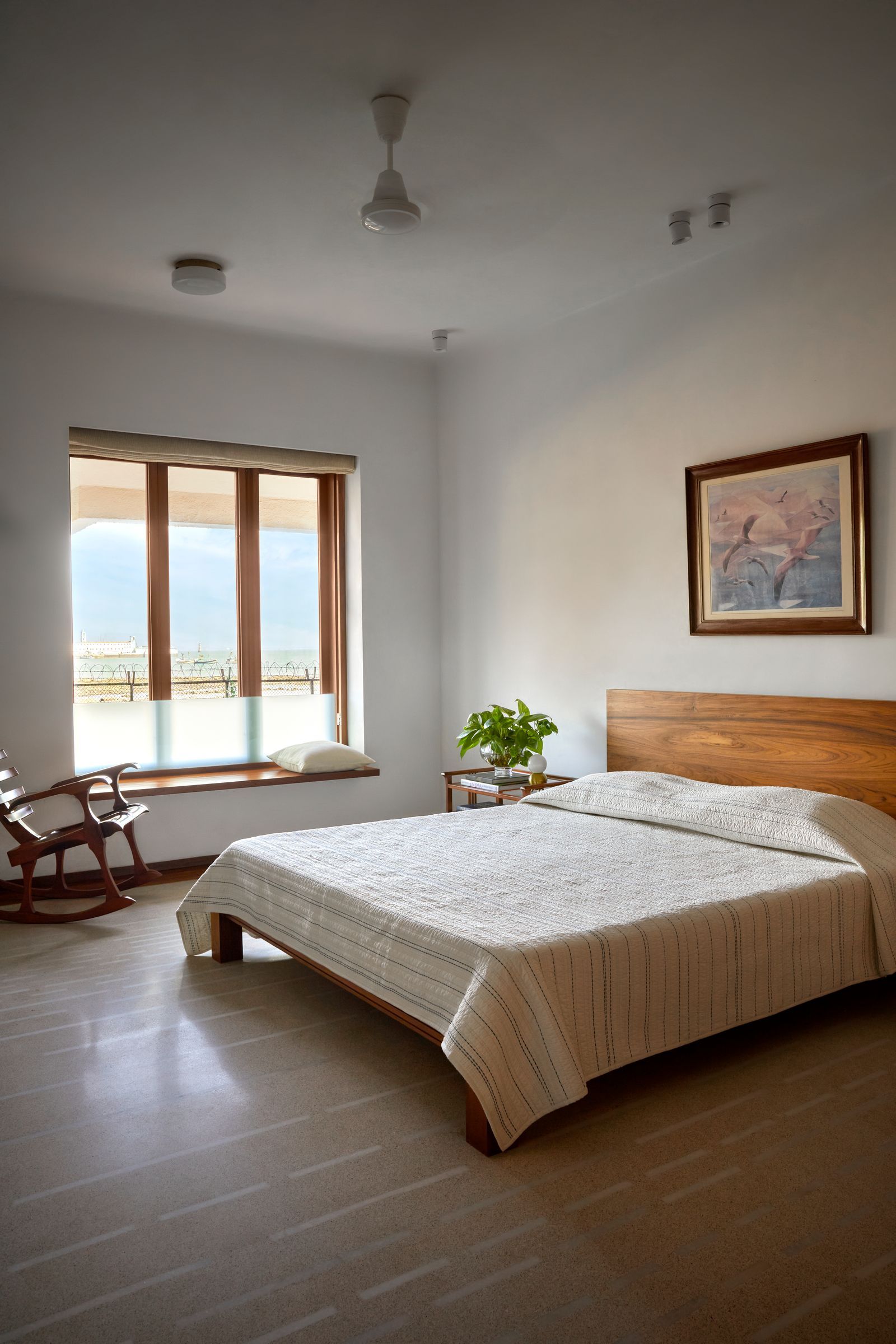 孟买科拉巴经典装饰艺术建筑内的当代公寓丨Atelier Varun Goyal-31