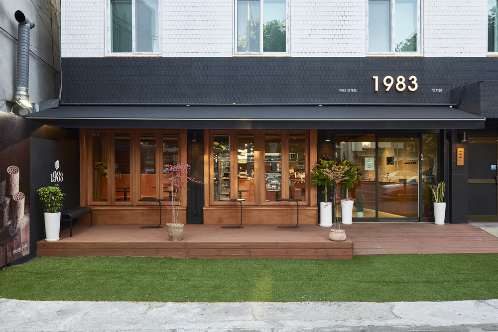 1983 血红救援站 | 高级黑木设计展现独特魅力-2