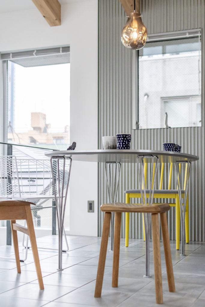 土地の記憶を継承しつつ街とつながる街と家族がほどよい距離感でつながって暮らす | Architecture | 100%LiFE-16