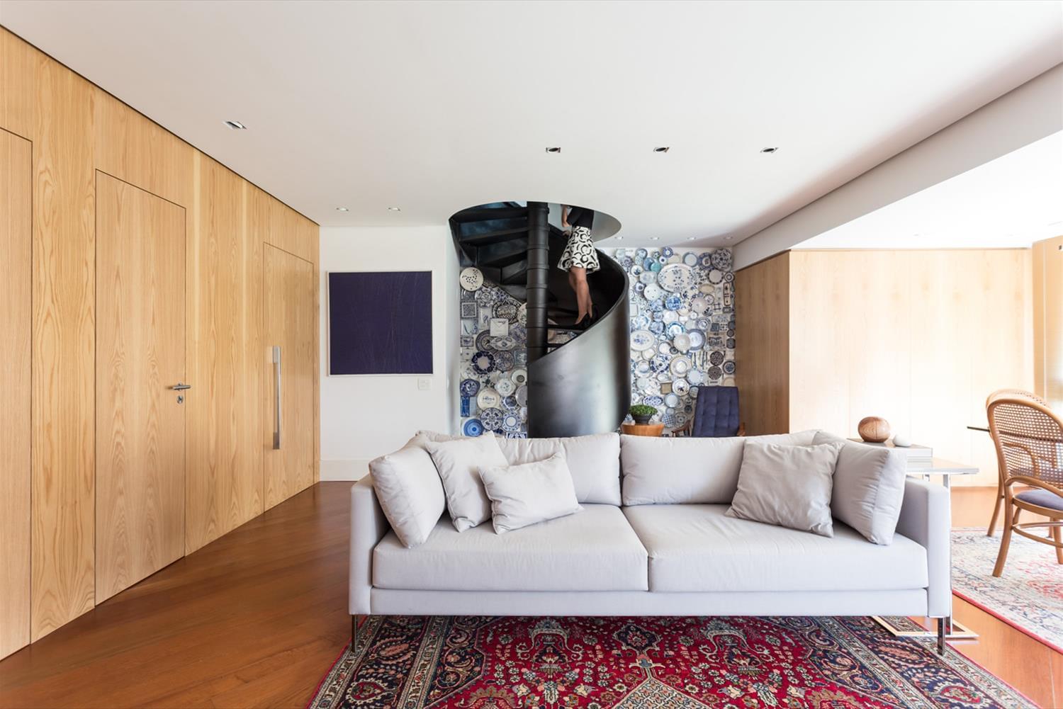 藏品公寓 | 隐秘优雅,木质雕塑的惊艳设计-4