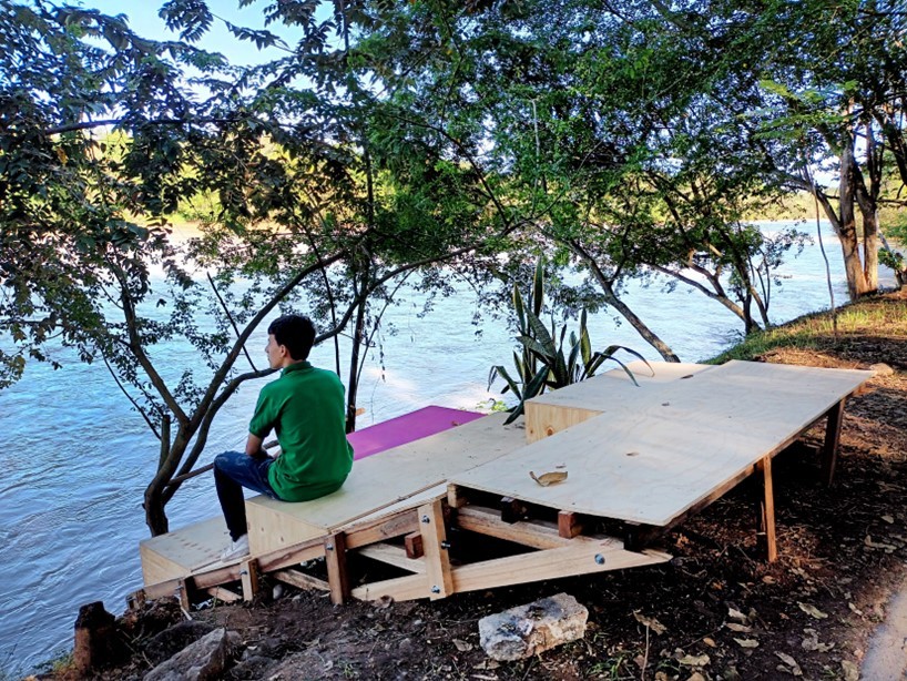 哥伦比亚木质太阳能城市家具塑造公共空间-23