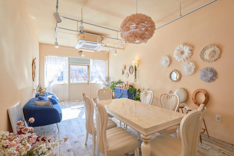 韩式简约风 12 平米咖啡厅设计-4